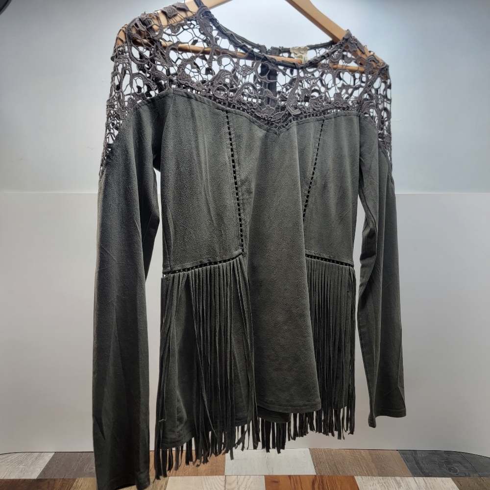 Gimmicks By BKE Women's Suede Fringe Top Small